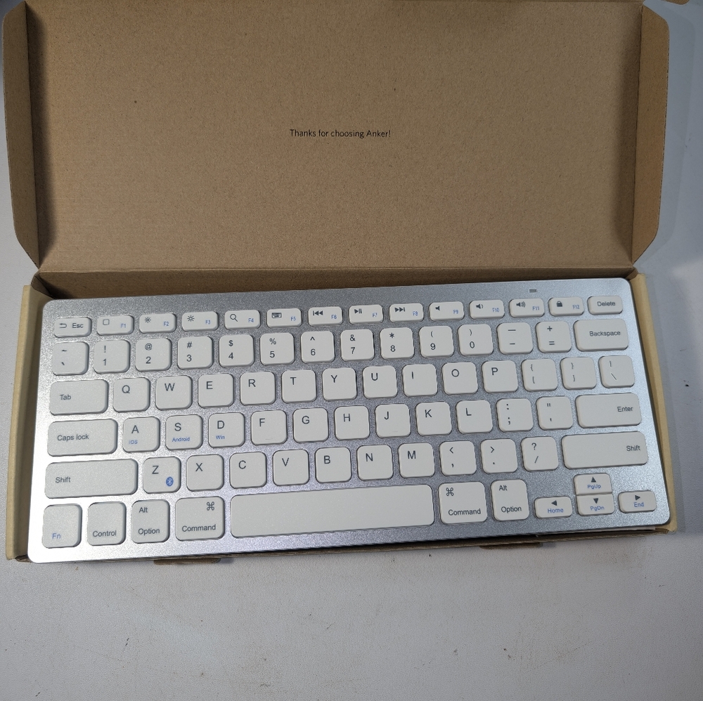 Anker WIRELESS ULTRA SLIM BLUETOOTH KEYBOARD White Silver Windows Apple Android